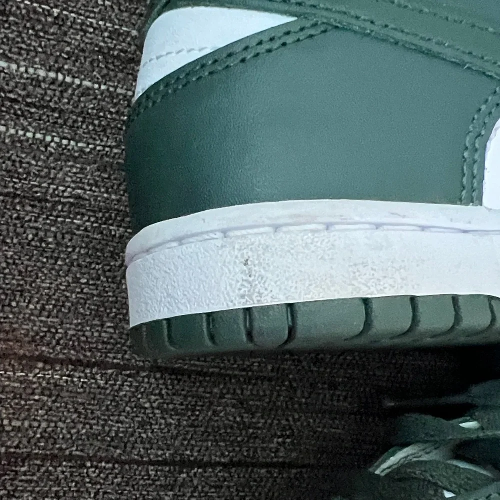 Nike - Picture 3 of 10